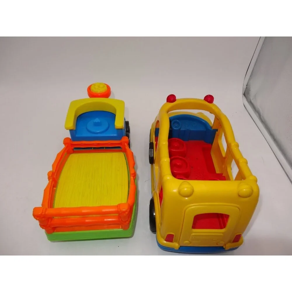 Fisher-Price Little People‎ Choo-Choo Zoo Train Conductor 3 Animals School Bus